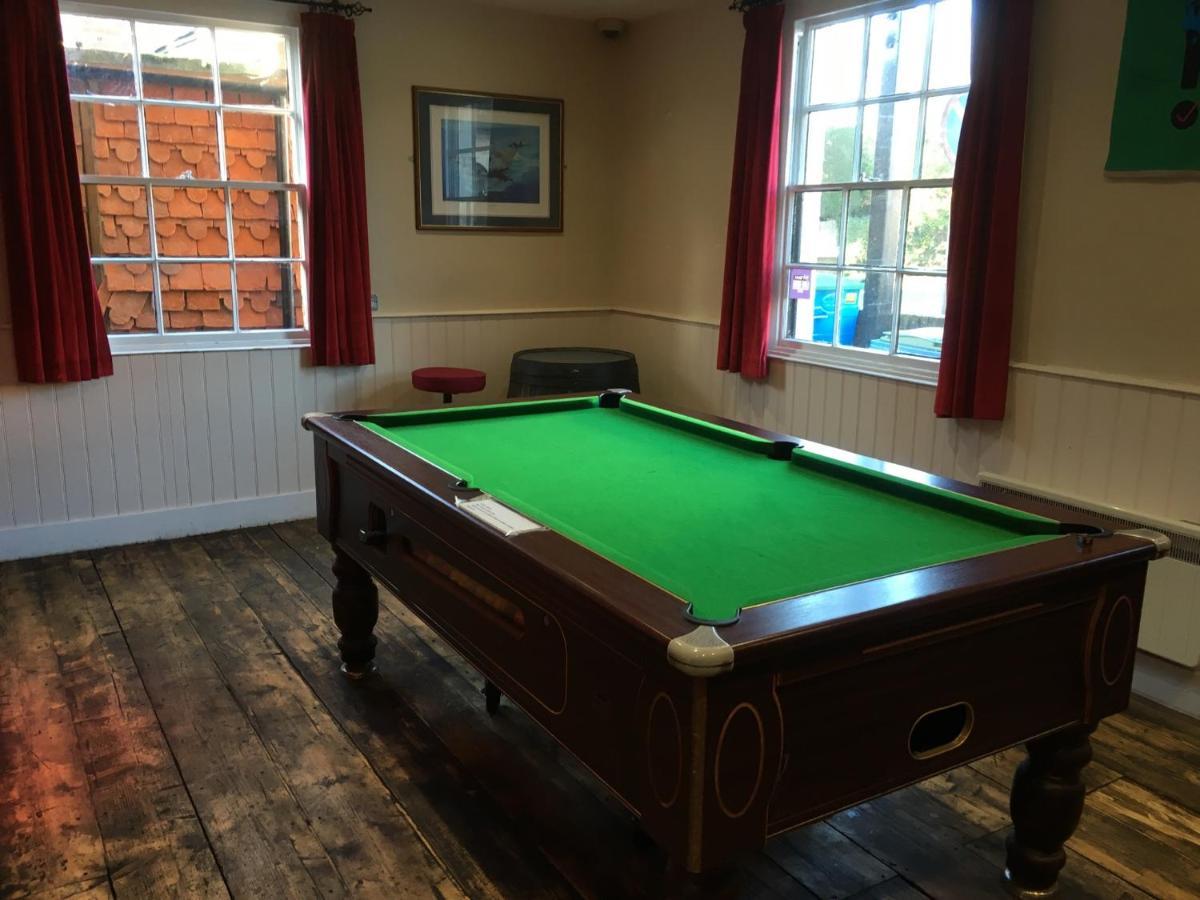 The White Hart Pub And Rooms Cranleigh Exterior foto